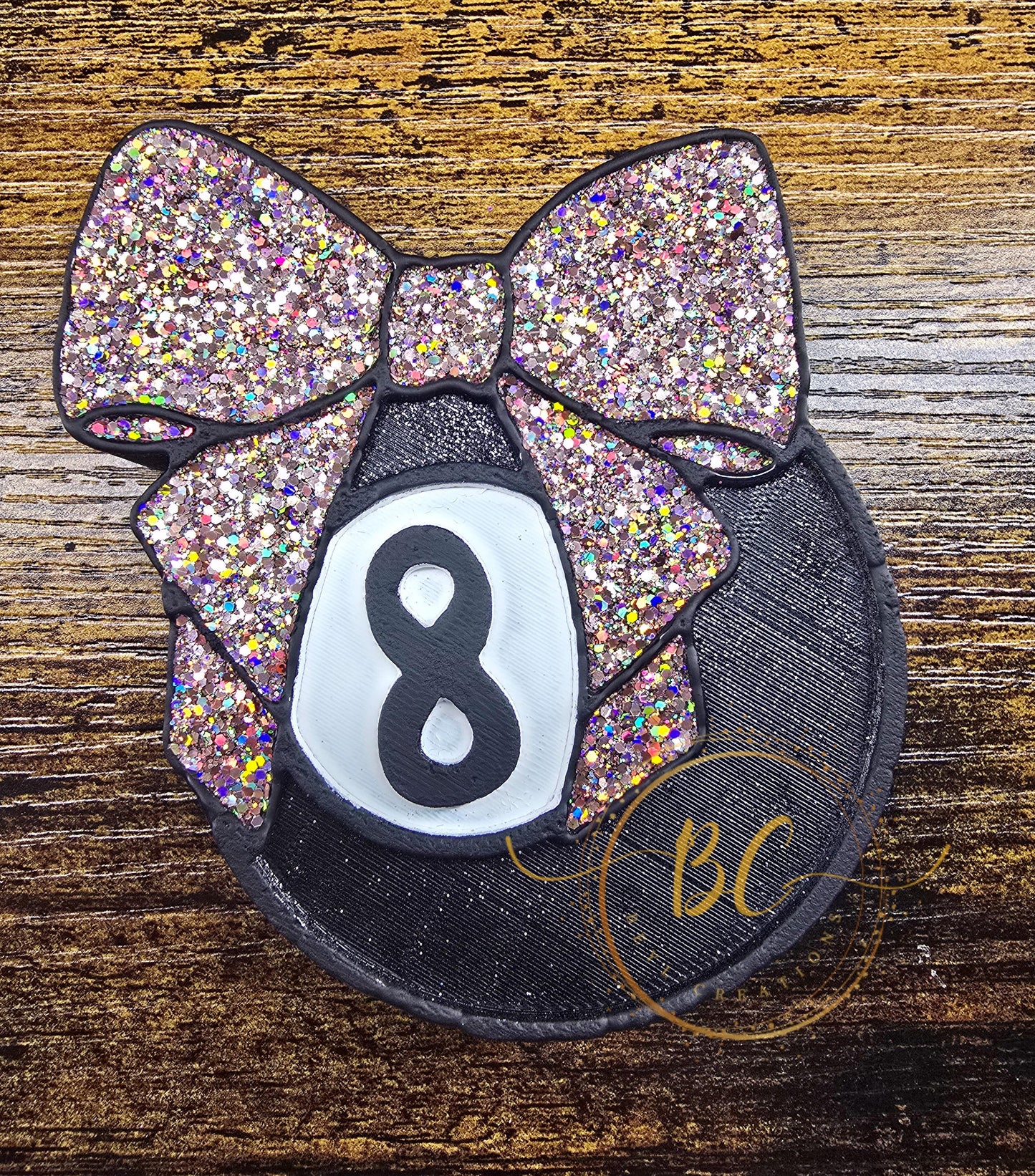 8 ball with Bow Freshie