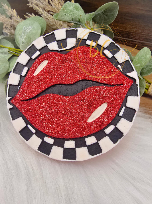 Checkered Round with Lips