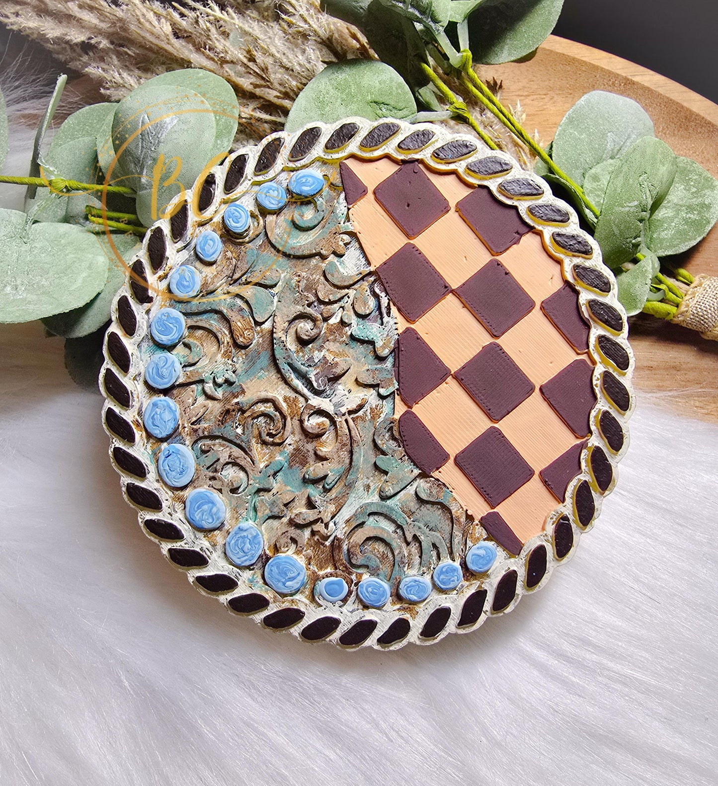 Tooled and checkered round Freshie